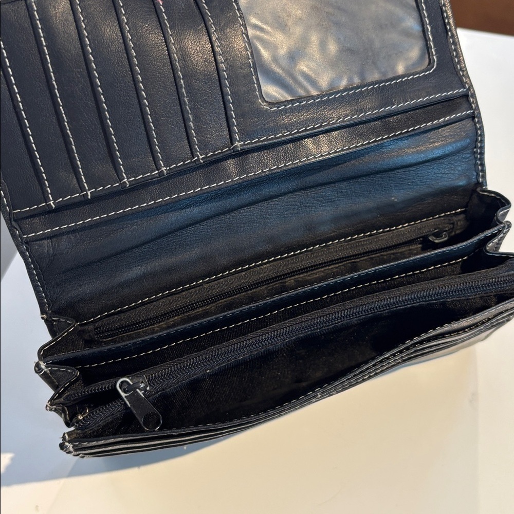 Tignanello buttery- soft black leather bifold wallet - Picture 4 of 11